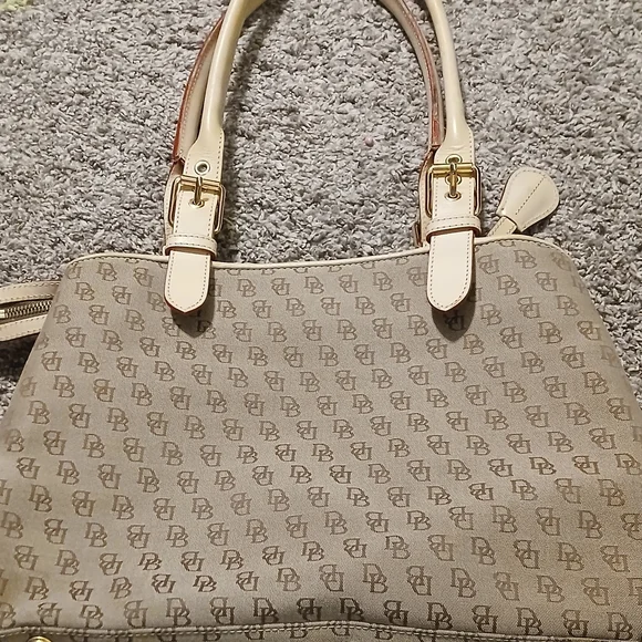👜✨ Dooney & Bourke Signature DB Tote ✨👜 - Picture 11 of 12